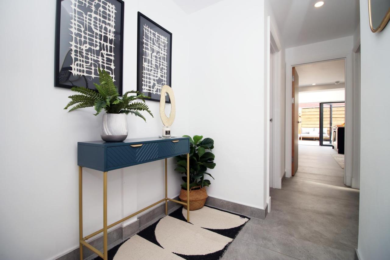 New Spacious 2 Bed Getaway - Private Courtyard! - Underfloor Heating Кардиф Екстериор снимка