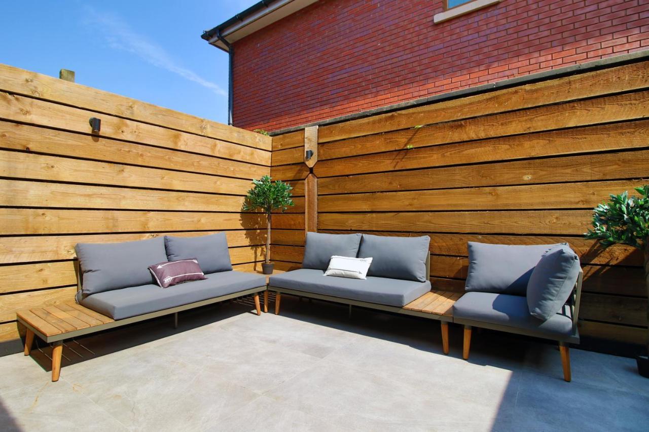 New Spacious 2 Bed Getaway - Private Courtyard! - Underfloor Heating Кардиф Екстериор снимка