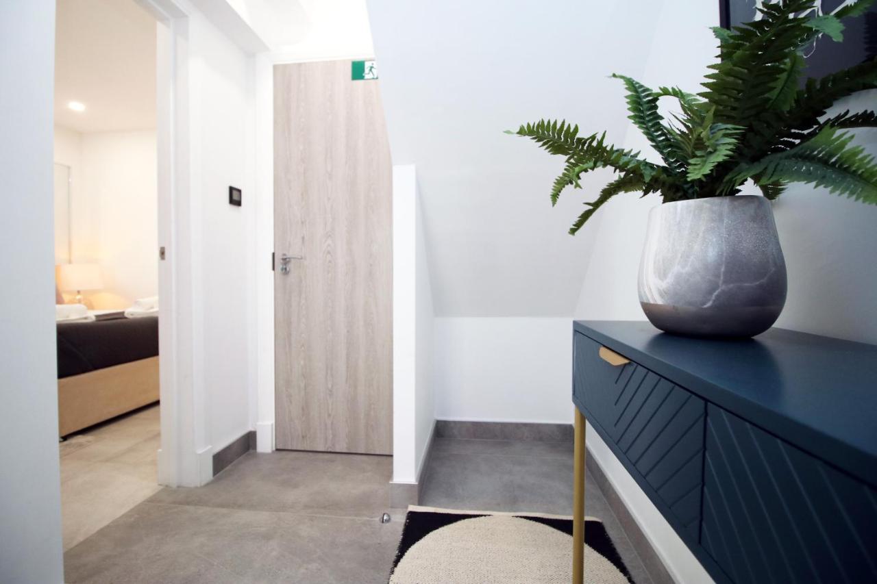 New Spacious 2 Bed Getaway - Private Courtyard! - Underfloor Heating Кардиф Екстериор снимка