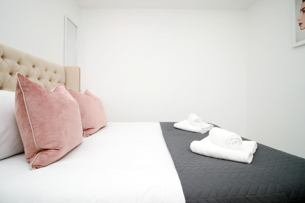 New Spacious 2 Bed Getaway - Private Courtyard! - Underfloor Heating Кардиф Екстериор снимка